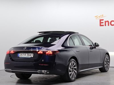 MERCEDES-BENZ E-CLASS - 3