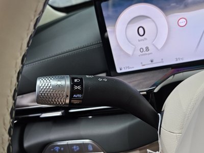 2025 Genesis GV80 thumbnail 29