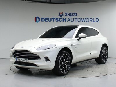 ASTON MARTIN DBX