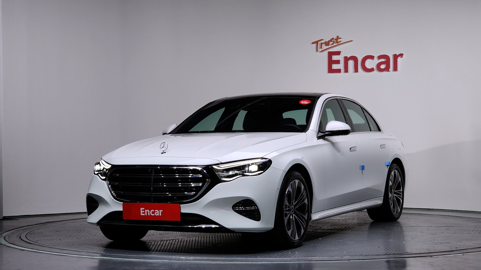 MERCEDES-BENZ E-CLASS - View 1