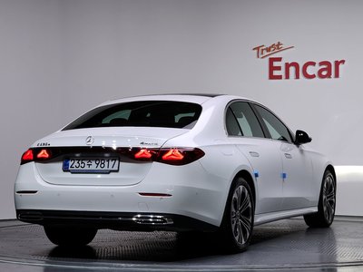 MERCEDES-BENZ E-CLASS - 4