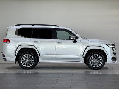 TOYOTA LAND CRUISER 300 - 7