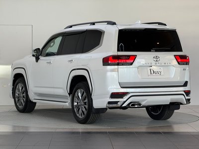 TOYOTA LAND CRUISER 300 - 8