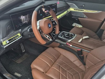 صورة 4 لـ 2023 BMW I7