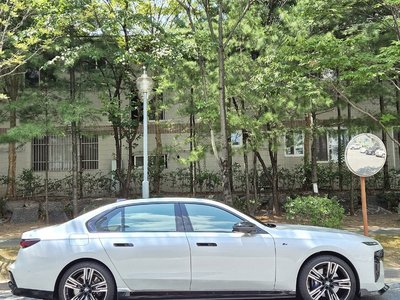 صورة 3 لـ 2023 BMW I7