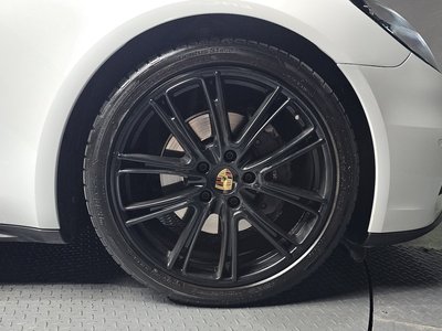 صورة 8 لـ 2018 Porsche PANAMERA