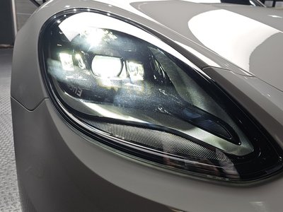 صورة 9 لـ 2018 Porsche PANAMERA