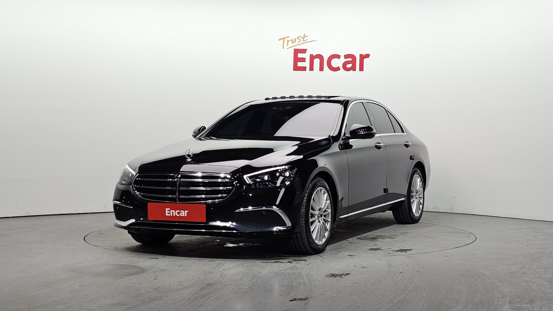 MERCEDES-BENZ E-CLASS - View 1