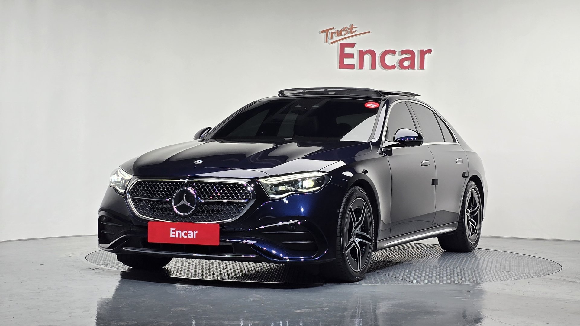 MERCEDES-BENZ E-CLASS - View 1