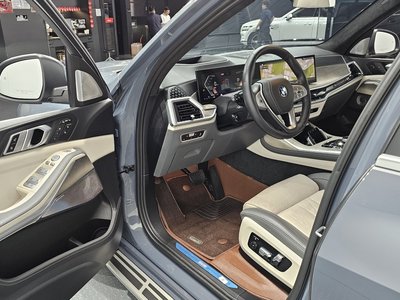 2023 BMW X7 缩略图 13