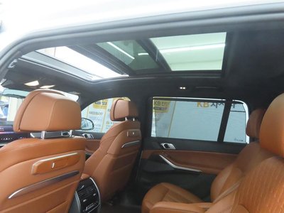 2025 BMW X7 缩略图 18