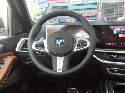 2025 BMW X7 缩略图 17