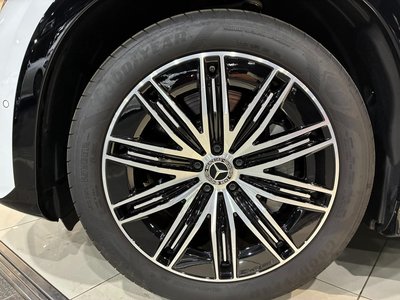 MERCEDES-BENZ EQS - 8