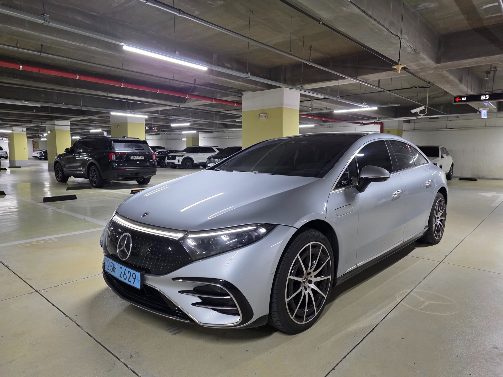 MERCEDES-BENZ EQS - View 1