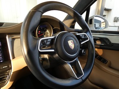 PORSCHE MACAN - 4