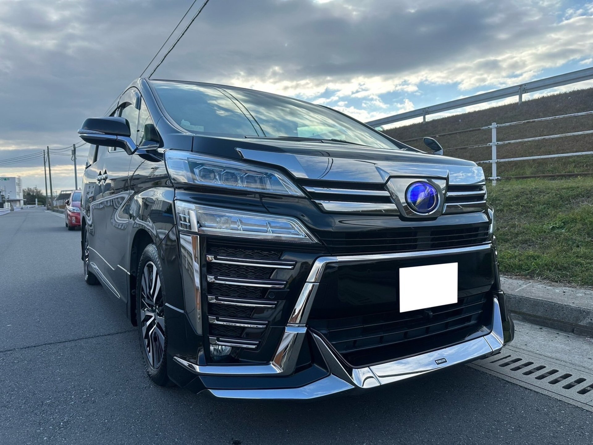 TOYOTA VELLFIRE - View 1