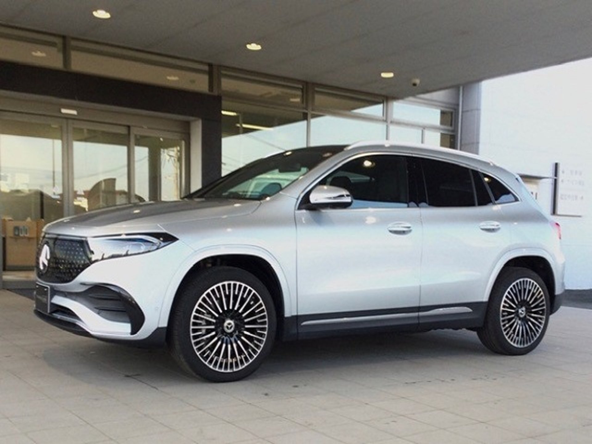 MERCEDES-BENZ EQA - View 1