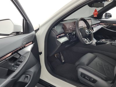 2025 BMW 5 SERIES thumbnail 13