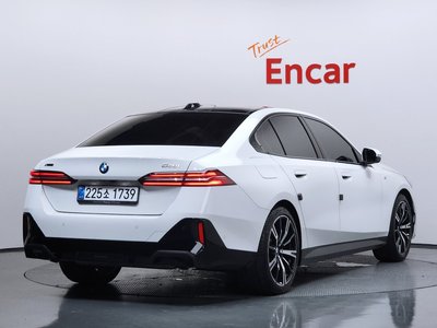 2025 BMW 5 SERIES photo 4
