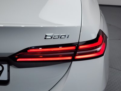 2025 BMW 5 SERIES photo 10