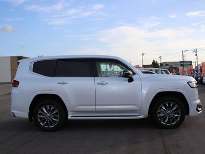 صورة 4 لـ 2023 Toyota LAND CRUISER 300