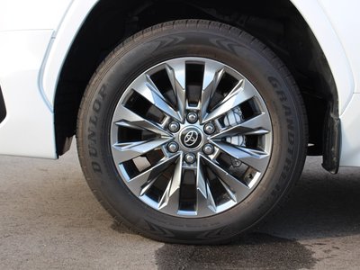 صورة 9 لـ 2023 Toyota LAND CRUISER 300