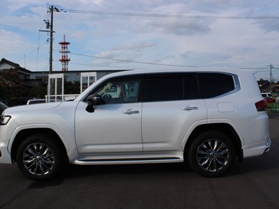 صورة 8 لـ 2023 Toyota LAND CRUISER 300
