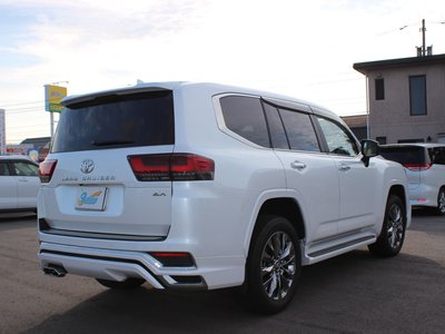 صورة 5 لـ 2023 Toyota LAND CRUISER 300