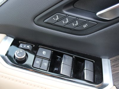 صورة مصغرة 49 لـ 2023 Toyota LAND CRUISER 300