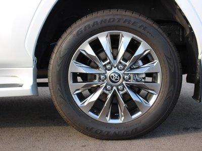 صورة 10 لـ 2023 Toyota LAND CRUISER 300