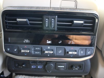 صورة مصغرة 53 لـ 2023 Toyota LAND CRUISER 300