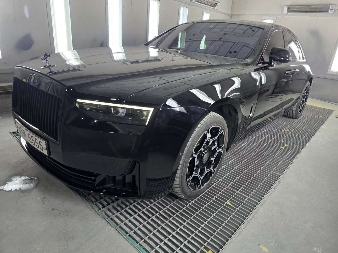 ROLLS ROYCE GHOST - View 1