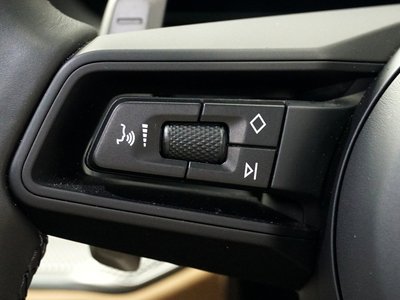 صورة 8 لـ 2025 Porsche CAYENNE