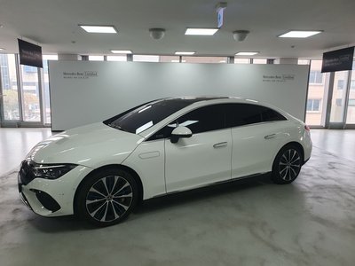MERCEDES-BENZ EQE