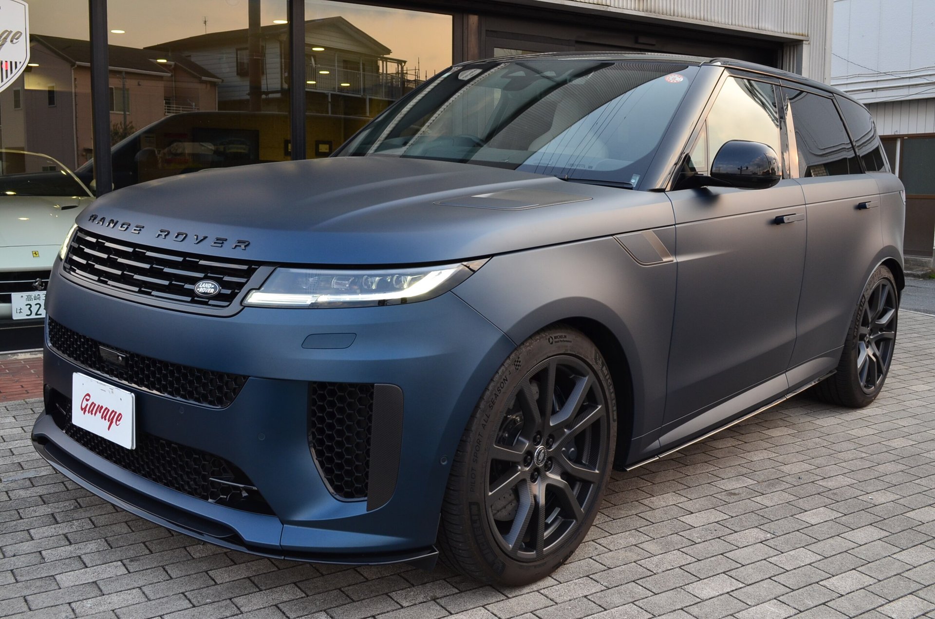 LAND ROVER RANGE ROVER SPORT - View 1