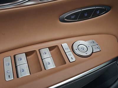 2023 Genesis GV70 thumbnail 29