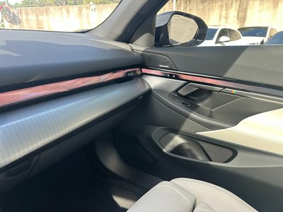 2025 BMW I5 — миниатюра 13