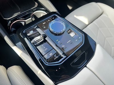 2025 BMW I5 — фото 9