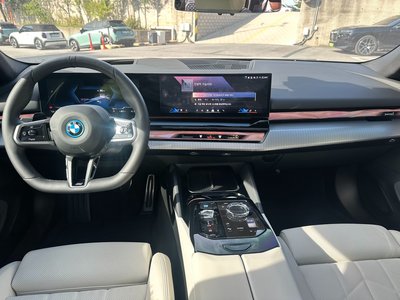 2025 BMW I5 — фото 4