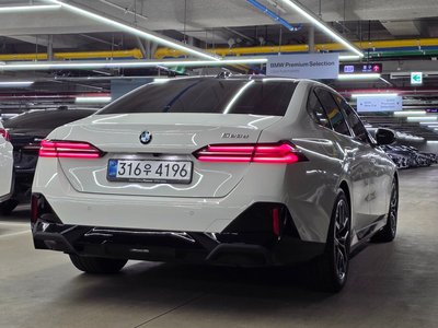 2026 BMW 5 SERIES 照片 3
