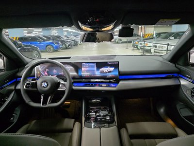2026 BMW 5 SERIES 照片 2