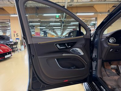 MERCEDES-BENZ EQS - 8