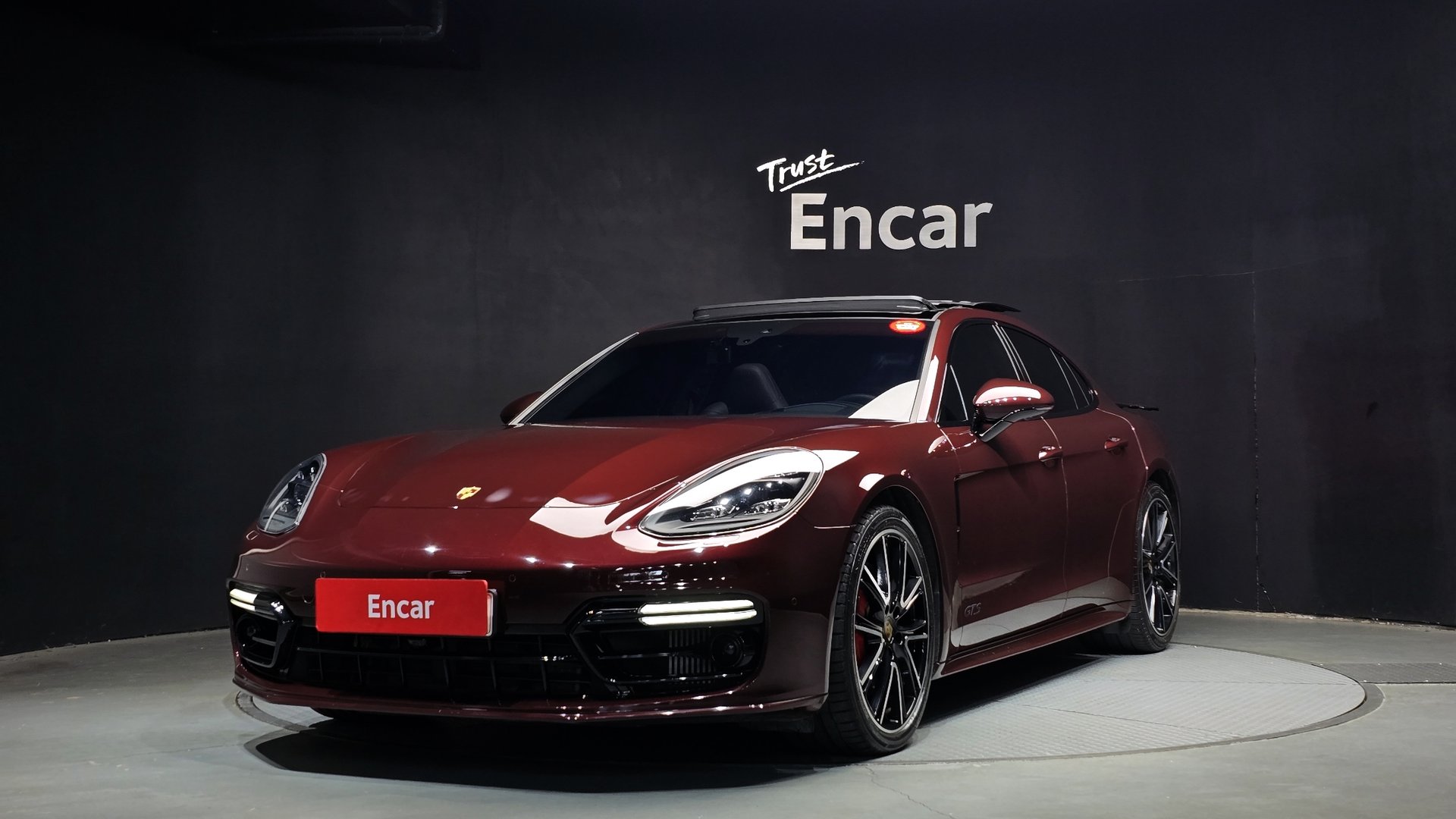 PORSCHE PANAMERA - View 1