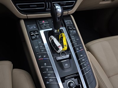 2021 Porsche MACAN — миниатюра 12