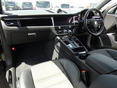صورة 3 لـ 2024 Porsche MACAN