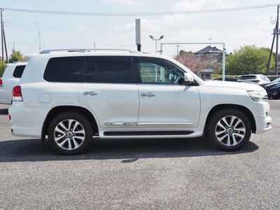 TOYOTA LAND CRUISER 200 - 9
