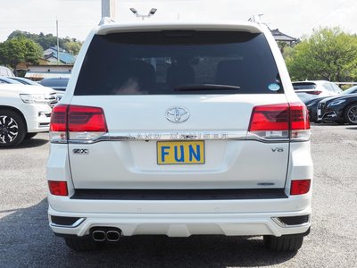 TOYOTA LAND CRUISER 200 - 7