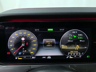 MERCEDES-BENZ E-CLASS - 8