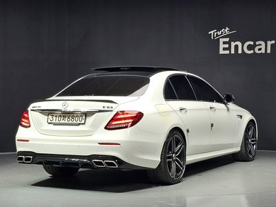 2019 Mercedes-BENZ E-CLASS photo 3