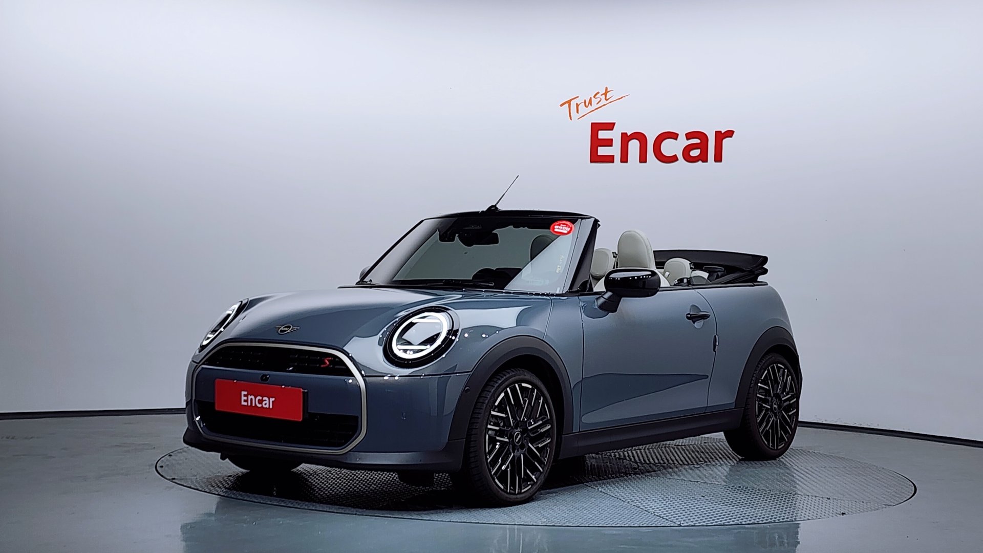 MINI 4TH GENERATION COOPER S CONVERTIBLE - View 1